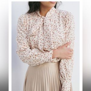 NWT Dainty Jewells Kensington Gardens Blouse (Cream Florals print)